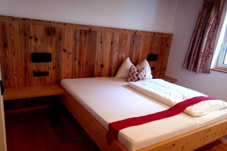 Neukirchen am Großvenediger Apartment In Neukirchen With A Balcony מראה חיצוני תמונה